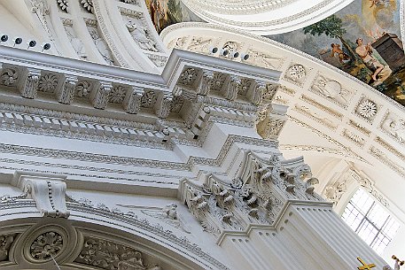 St. Ursenkathedrale | Solothurn Die St. Ursenkathedrale ist das wichtigste Bauwerk des Frühklassismus in der Schweiz, erbaut 1762-1773 vom Architekten Gaetano Matteo Pisoni aus Ascona.